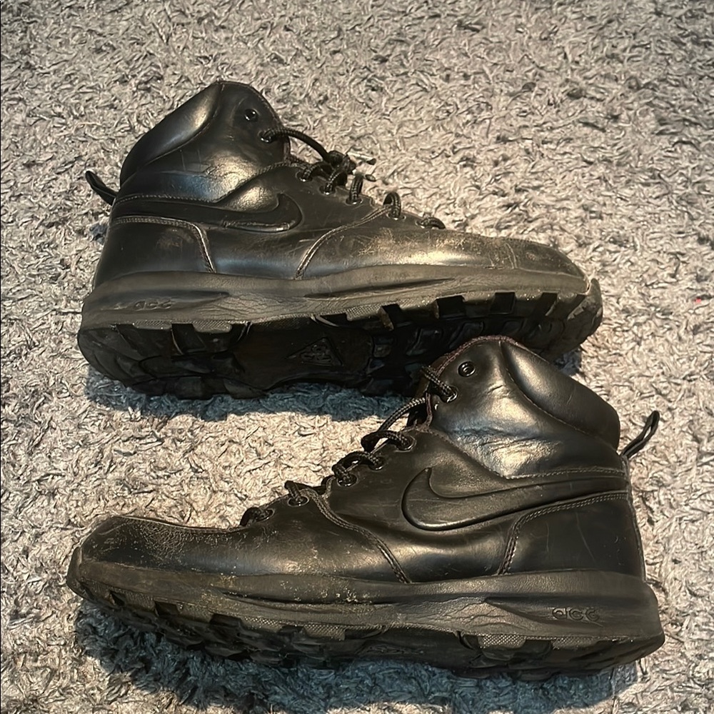 Nike manoa boots